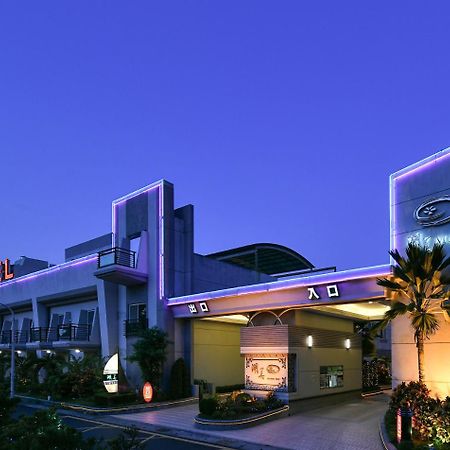 Hwu Meei Motel Tainan Exterior photo
