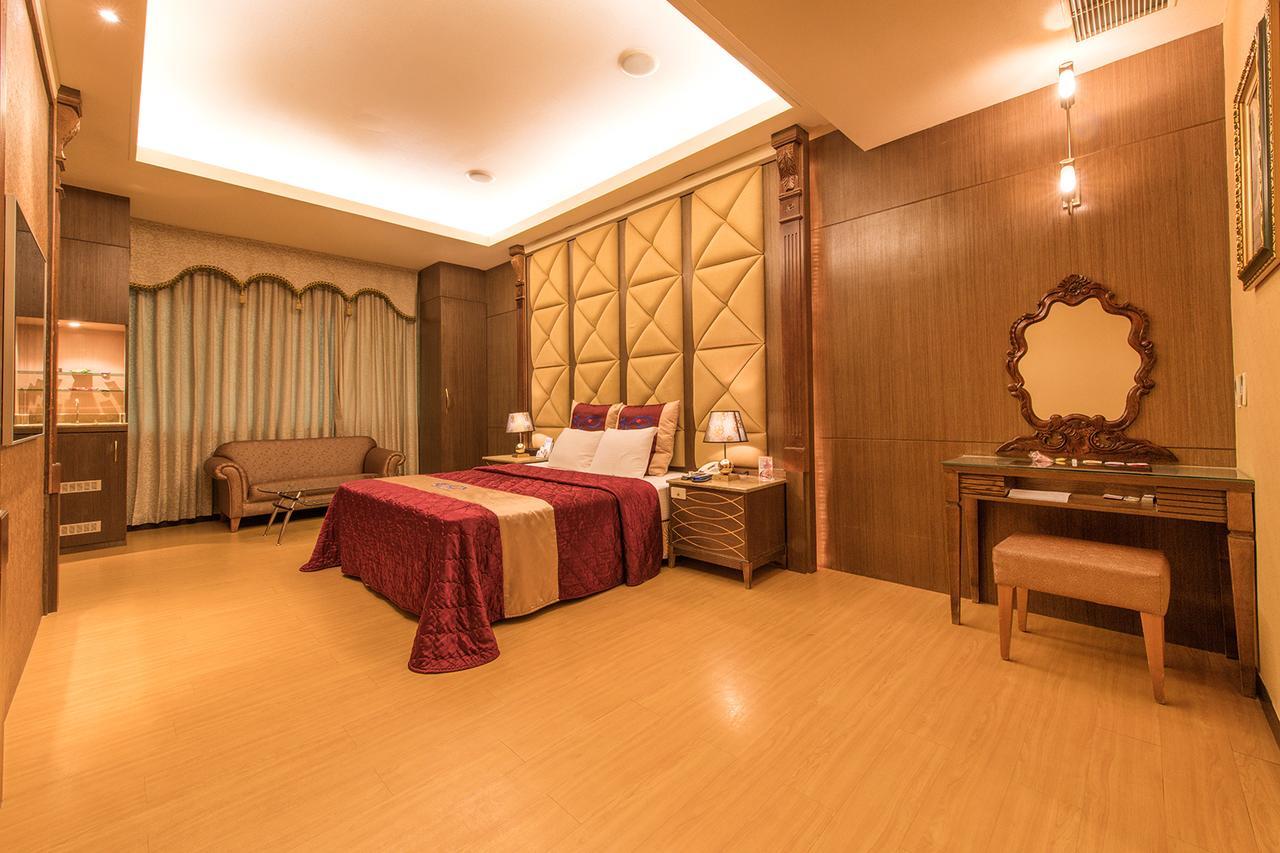Hwu Meei Motel Tainan Exterior photo